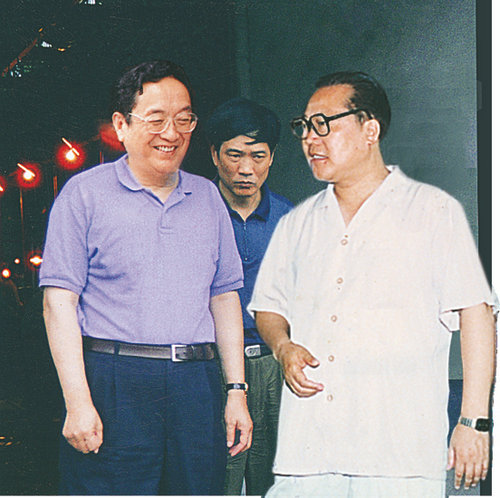 原湖北省委書記，現(xiàn)中央政治局常委俞正聲來(lái)公司檢查指導(dǎo)工作